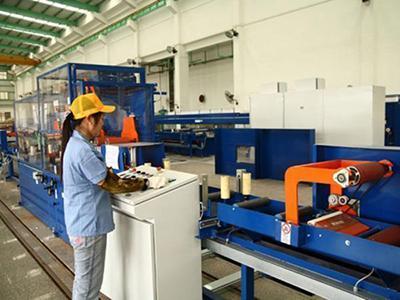 Lini produksi pengemasan otomatis